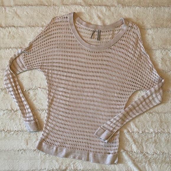 GUESS top - Picture 2 of 6